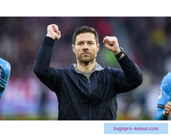 阿隆索在拜仁表现稳健，强调其职业生涯的多重荣誉与重要时刻