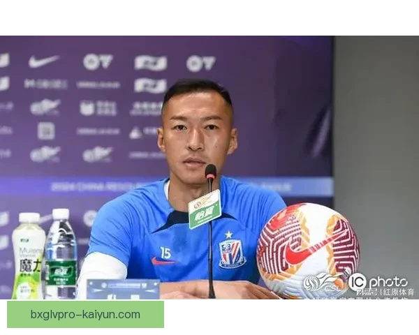 吴曦中场风格独具特色，表现稳健成为球队中流砥柱