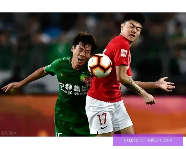 利桑德罗在国家队中担任后卫位置，近期表现稳健值得关注。