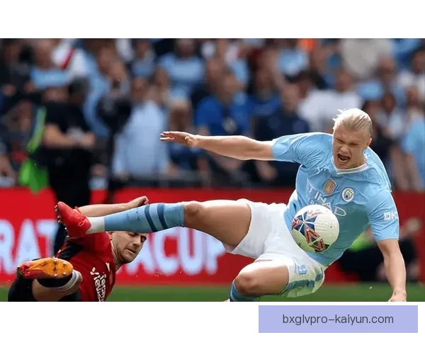 哈兰德在比赛后进行冥想庆祝状态回暖，展现出良好心理素质